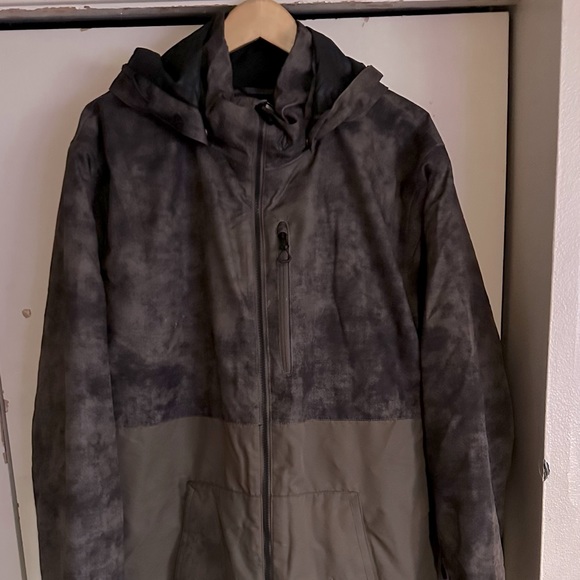 Volcom snowboard/ski jacket like new - Picture 1 of 3